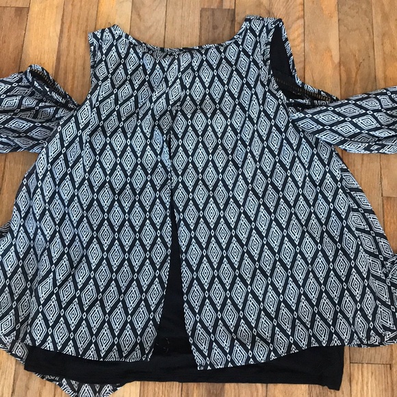 Black open shoulder top - Picture 5 of 5